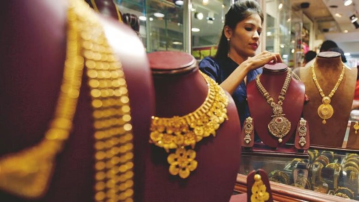 <p>UAE shoppers switch to cheaper 18K gold jewellery amid record-high prices</p>